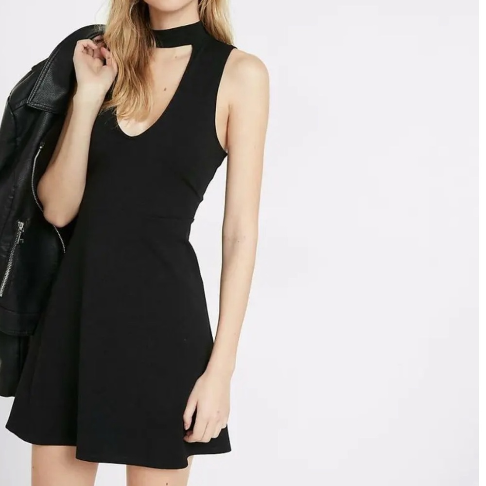 EXPRESS BLACK CUT-OUT FIT AND FLARE CHOKER DRESS size Medium